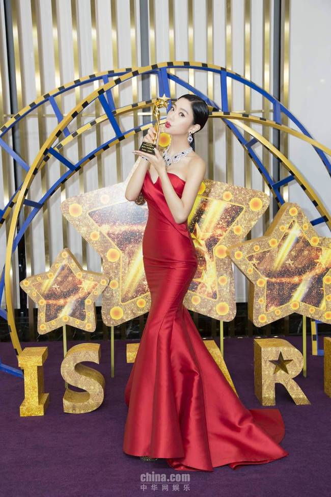 上影节时尚影响力盛典Clara克拉拉获亚洲人气偶像大奖